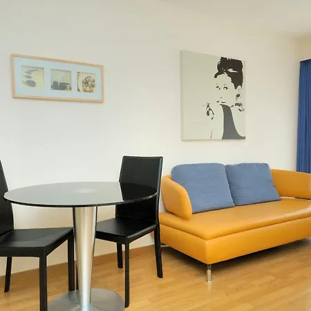 Pabs Residences - Kronenstrasse 37 아파트